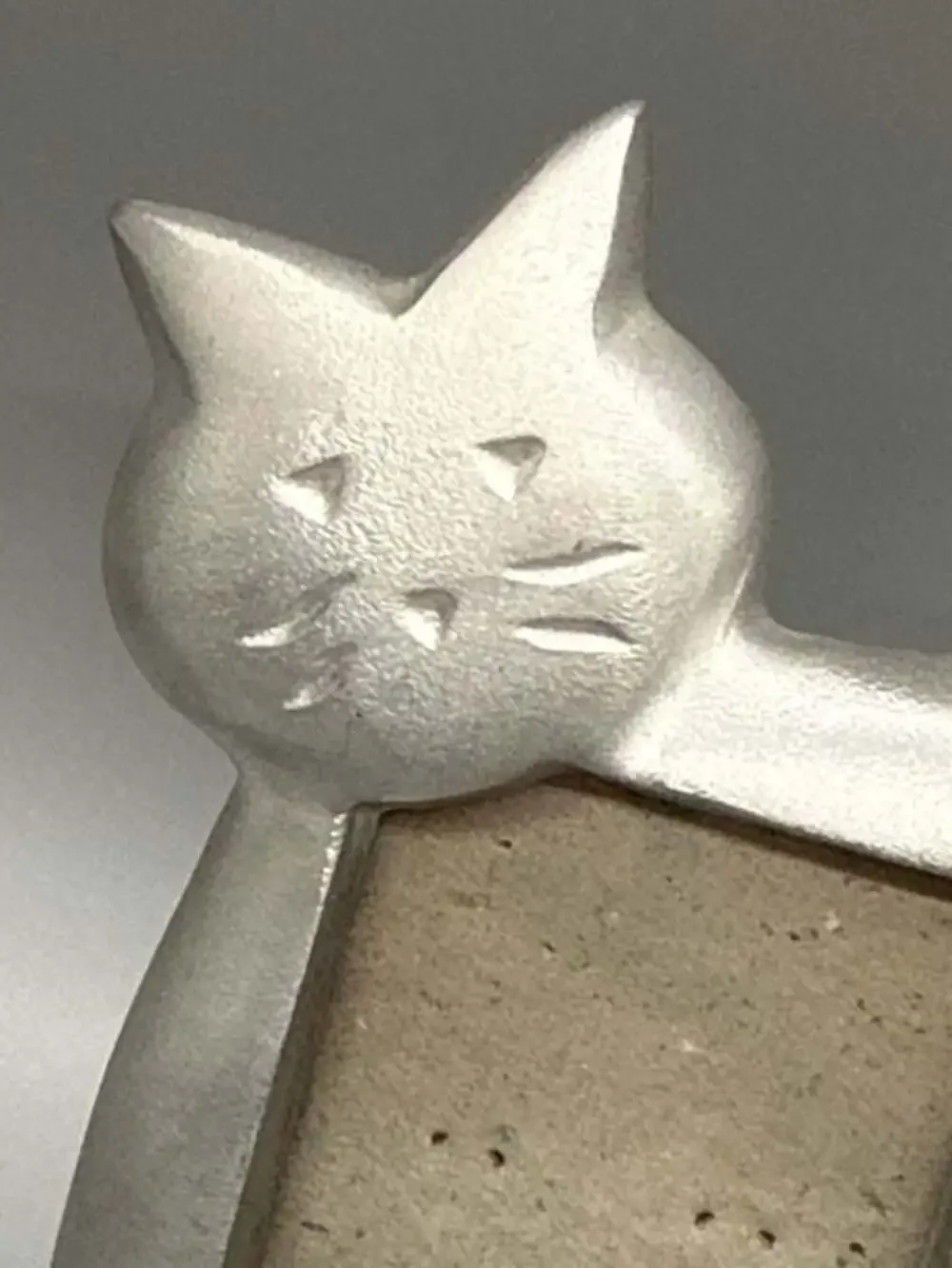 Vtg Furio Matte Silver Tone Abstract Cat Shaped Mini Picture Frame 2x3 Taiwan